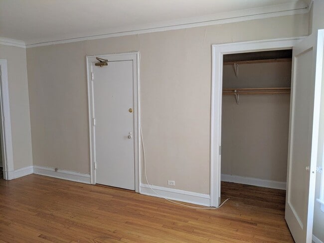 Building Photo - 905 Elmwood Ave