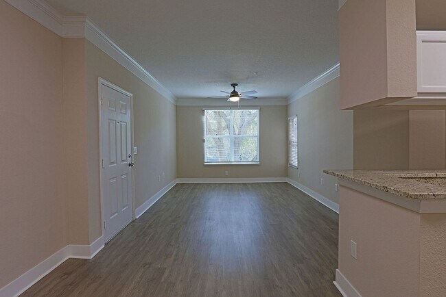 Building Photo - 11511 Villa Grand