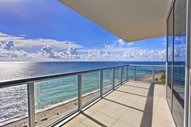Building Photo - 17001 Collins Ave