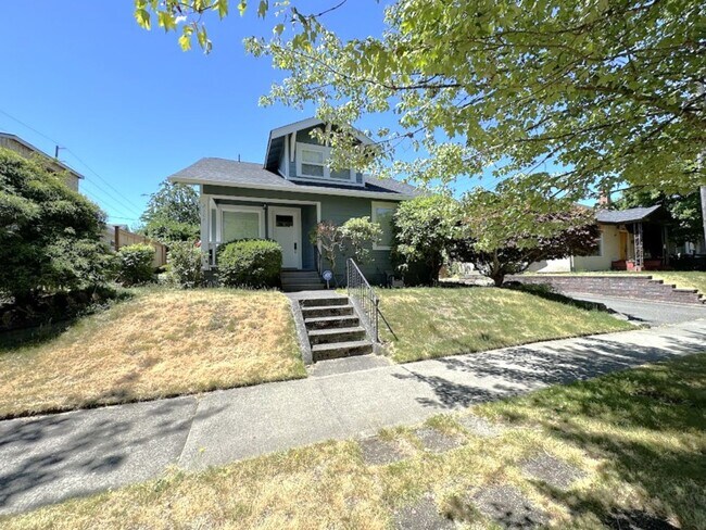 Foto del edificio - Desirable Proctor Location: 3-Bedroom Home...