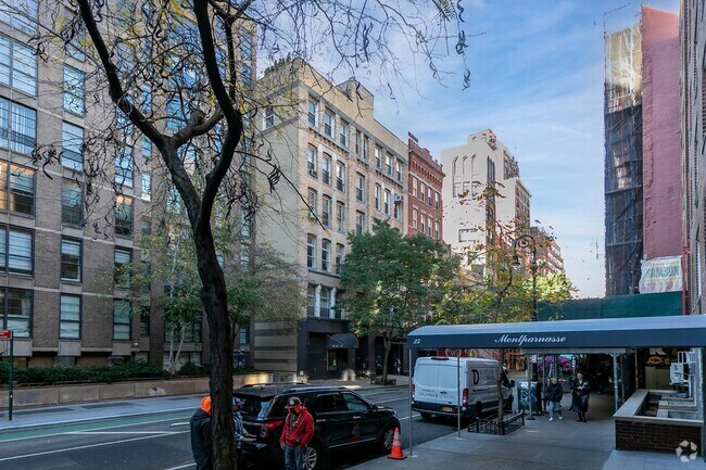 Building Photo - 30 W 13th St
