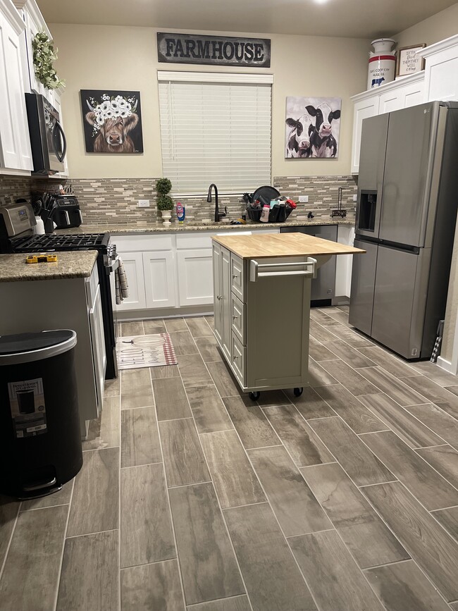 Kitchen - 373 Caine Pl