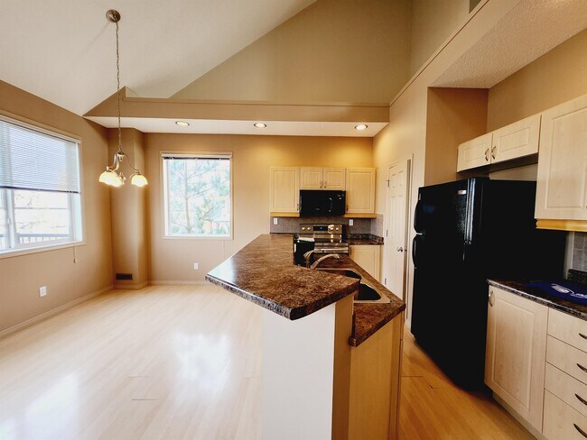 Photo du bâtiment - 4821 Terwillegar Common NW