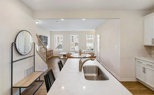 Foto del edificio - 6907 Stoddert Ln