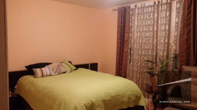 Foto del edificio - 1762 E 19th St