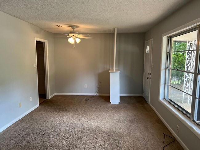 Building Photo - 205 Morgan- Available NOW