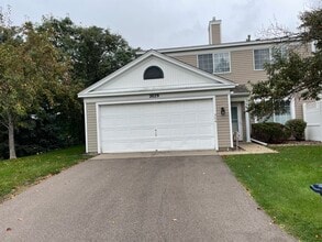 Building Photo - 2029 Southcross Dr W