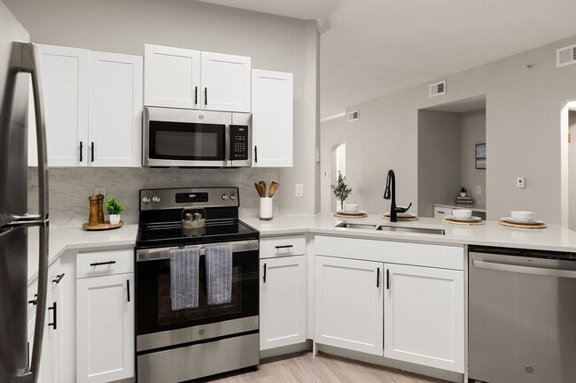 Building Photo - Villas of Vista Ridge