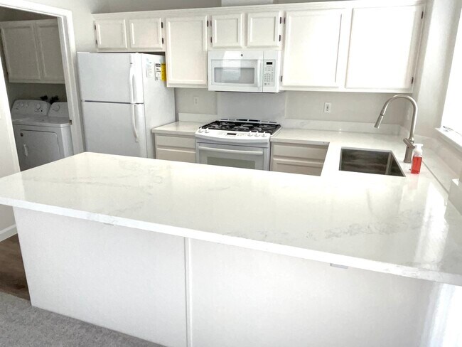 Building Photo - 7271 Ventana Dr