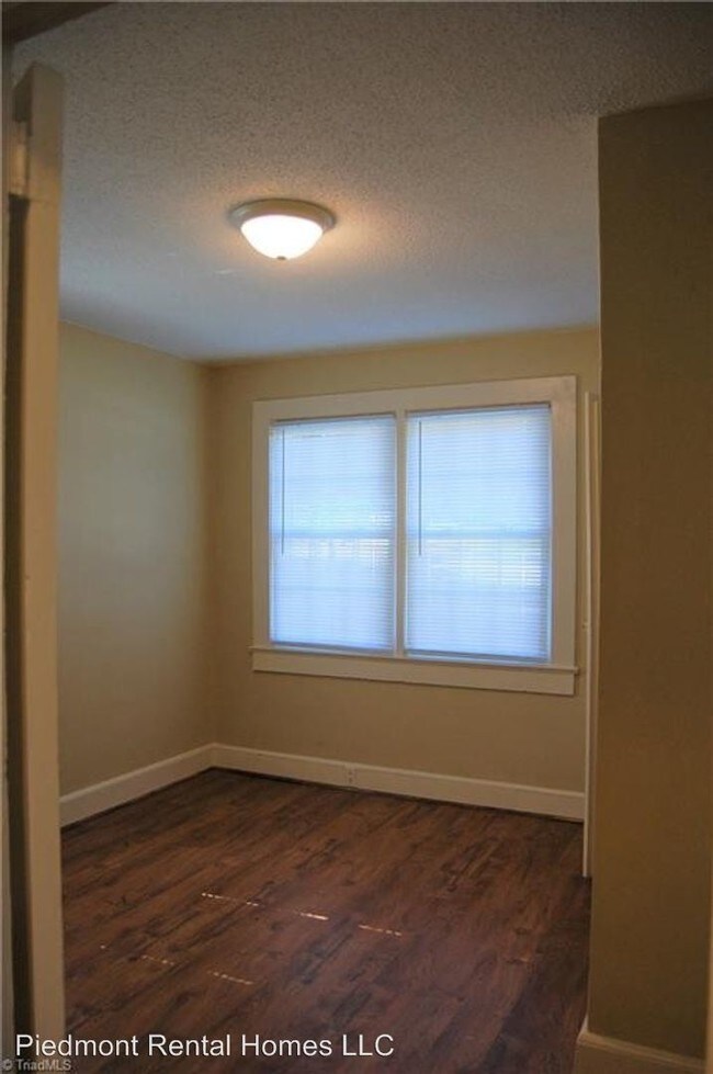 Building Photo - 2 br, 1 bath House - 917 Willow Road