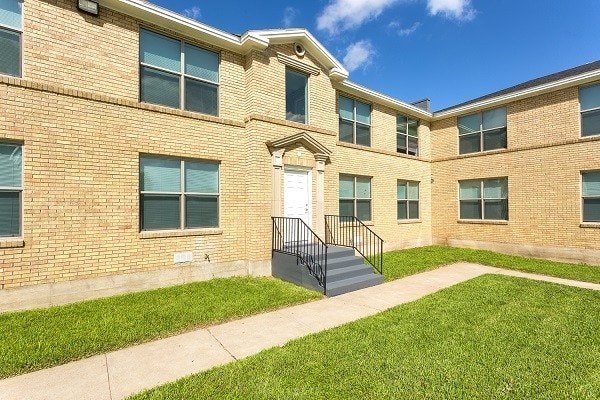 Building Photo - Mercedes Court Apartments