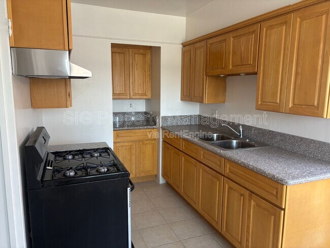 Foto del edificio - 228 E Maple St