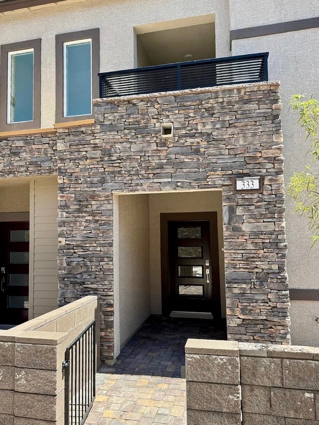 Building Photo - 333 Laurel Peak Dr