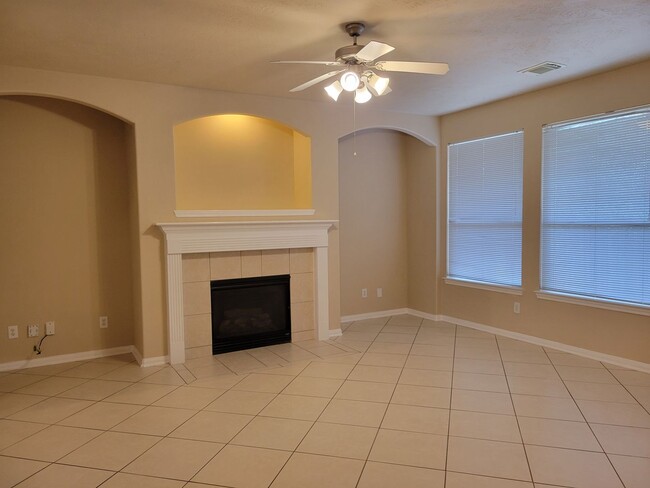 Foto del edificio - 3 BR Townhome Available, Pet Friendly!