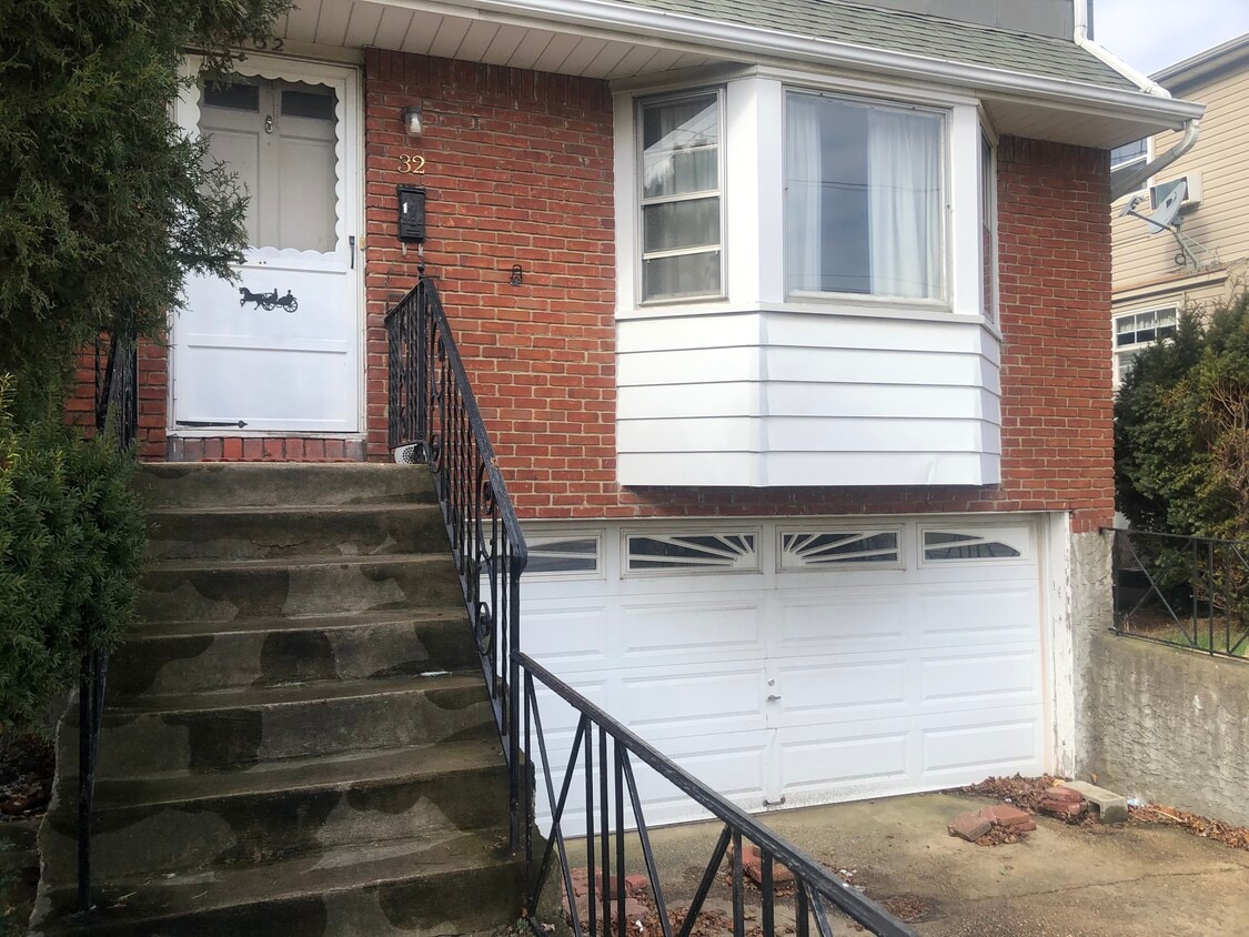 32 Ocean Ave Unit 1, East Rockaway, NY 11518 Apartments in East