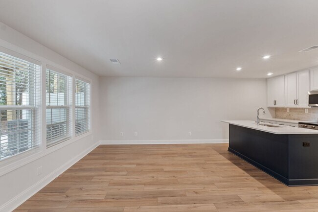 Building Photo - 2232 Leeham St