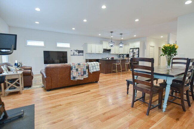 Foto del edificio - Modern Three Bedroom!