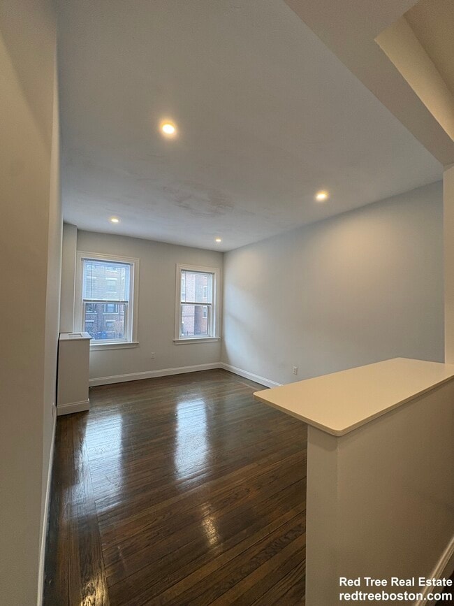 Building Photo - 19 Queensberry St