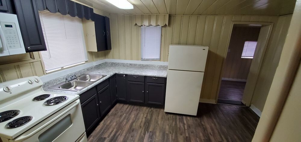 Building Photo - Warren Township