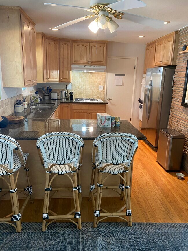 Building Photo - 277 Love Ln