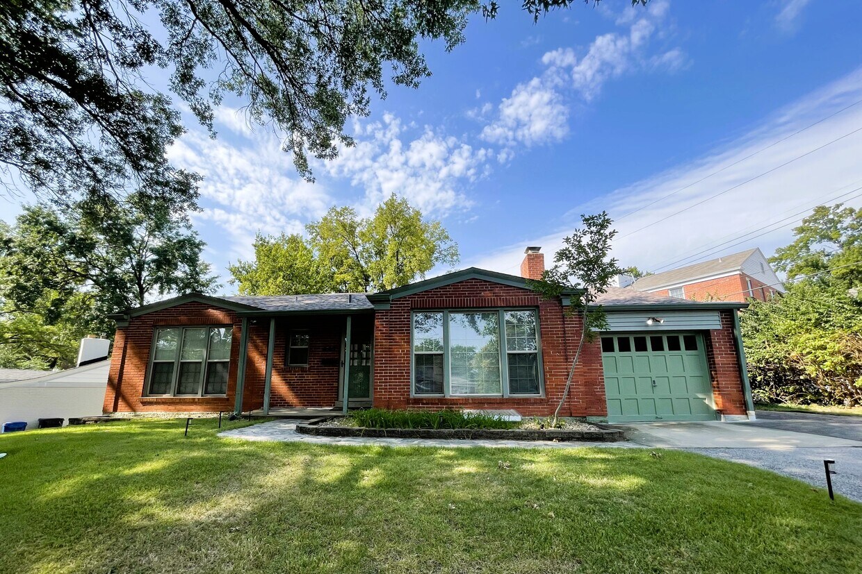 Primary Photo - 887 Berick Dr