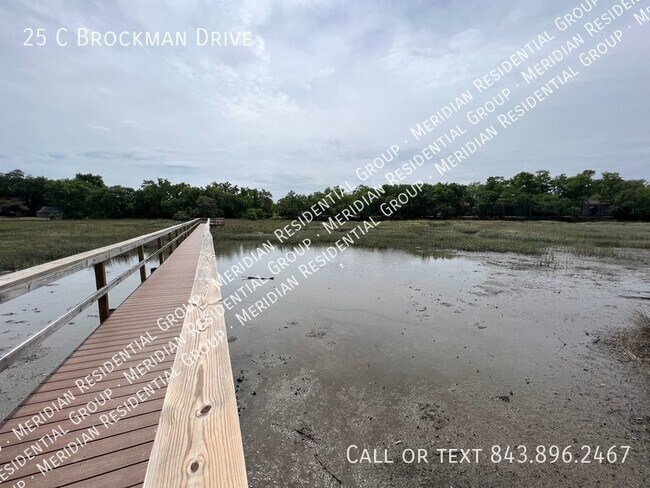 Foto del edificio - 25 Brockman Dr