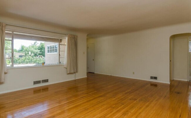 Foto del edificio - 3600 Calle del Sol NE