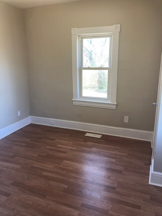 Foto del edificio - 610 Rutherford Ave NW