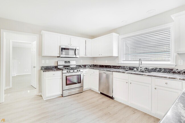 Foto del edificio - 2070 Glenellen Dr NW