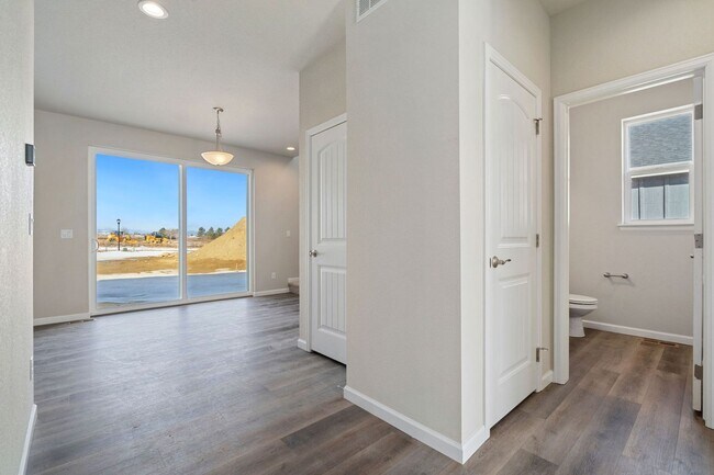Foto del edificio - Brand New 4 Bedroom Home in Promontory Point!