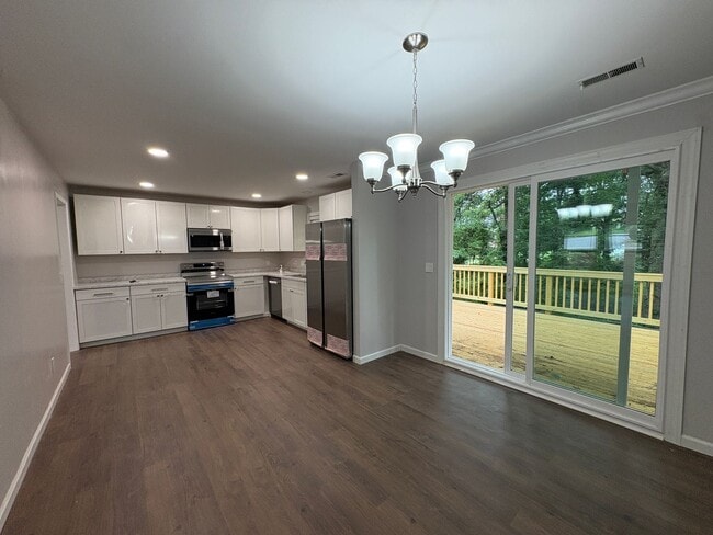 Photo - Spacious Living in a Great Location House