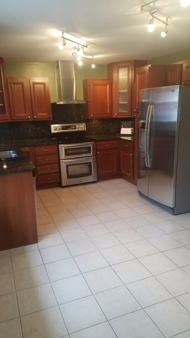 Kitchen - 5222 N Potawatomie Ave