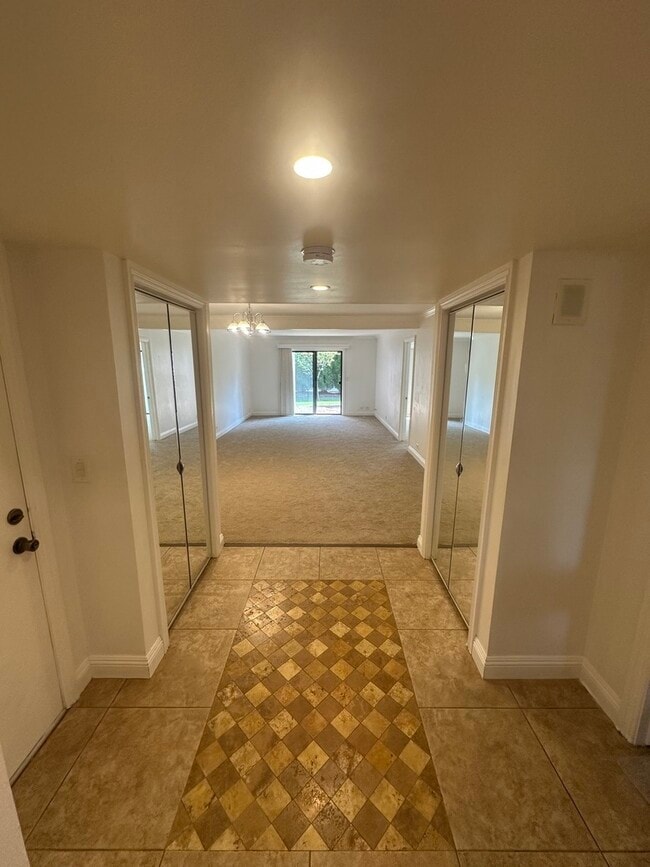 Building Photo - 1721 Northfield Square