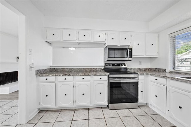 Building Photo - 122 Dewald Dr