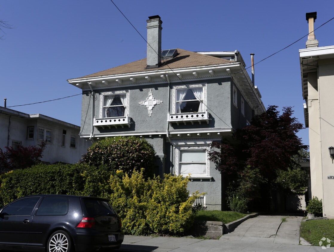Building Photo - 3140-3144 College Ave