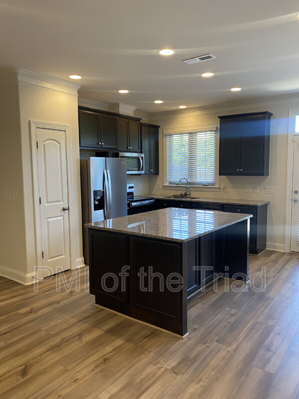Foto del edificio - 3835 Thistleberry Rd