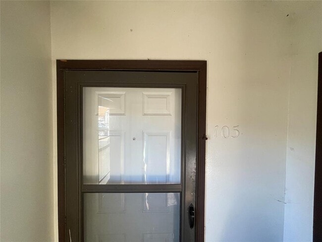 Building Photo - 401 SE 12th St