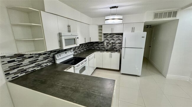 Building Photo - 1120 102nd St