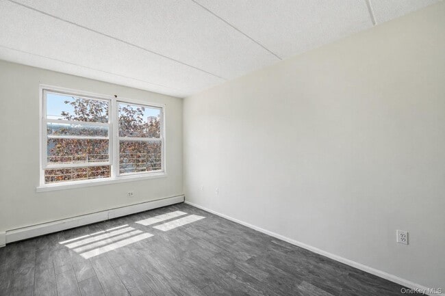 Building Photo - 426 E 159th St