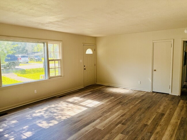 Building Photo - 806 Miller Ave
