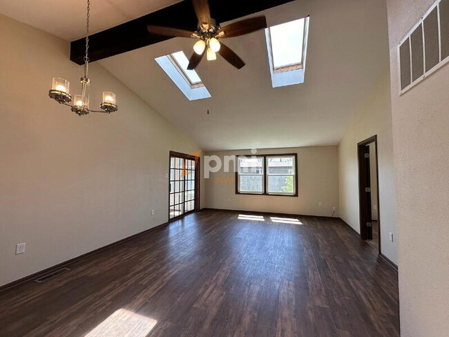 Building Photo - 404 Saginaw Dr