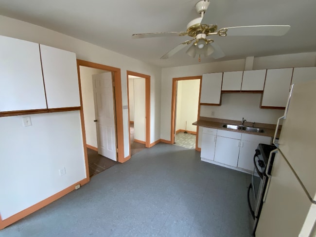 Building Photo - 29 Monroe St