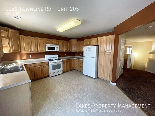 Building Photo - Spacious Executive Style Condo