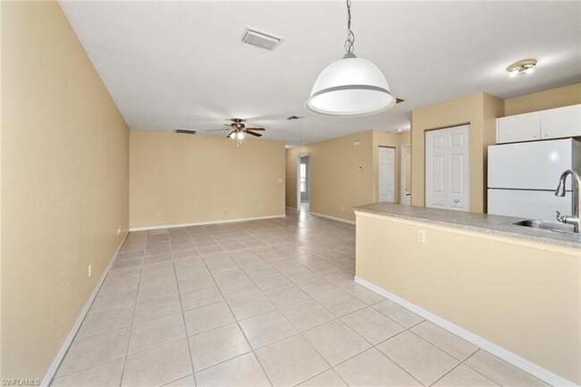 Building Photo - SE Cape Coral Duplex