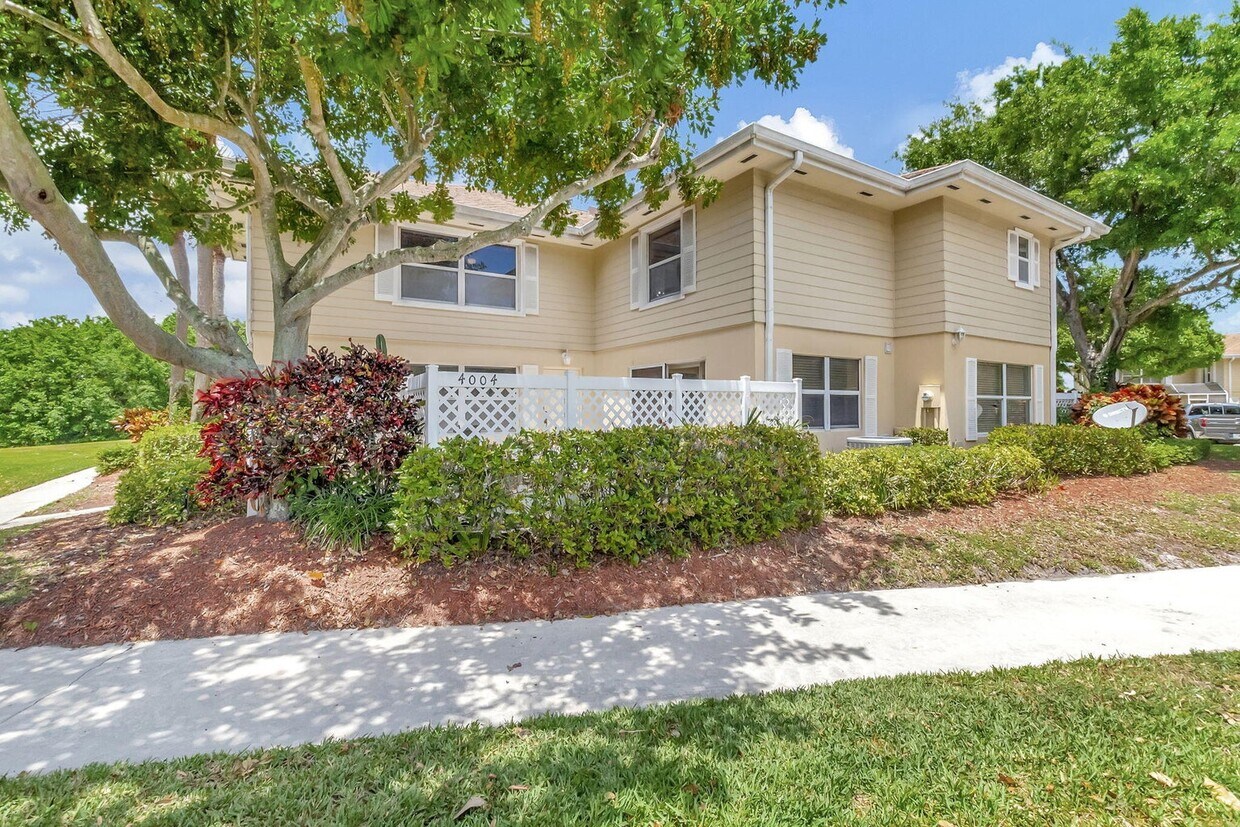 Foto principal - 4004 Medford Ct