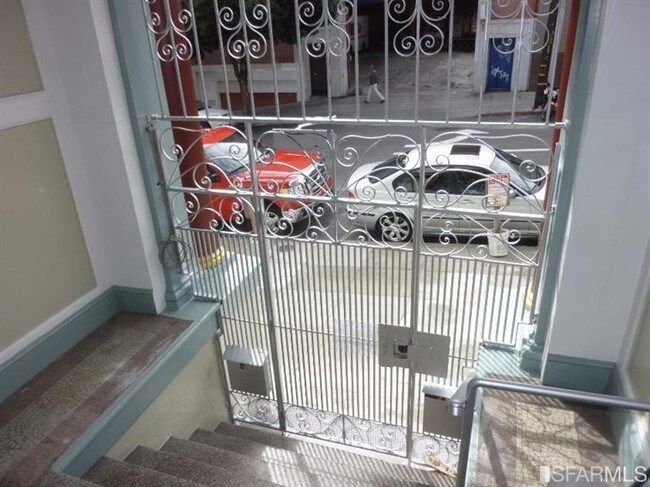 Foto del edificio - 1328 Larkin St