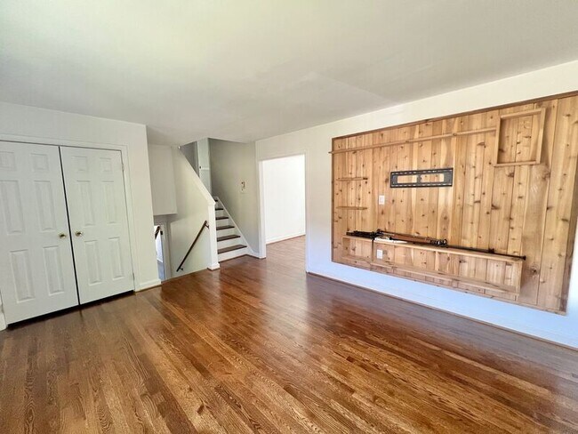 Foto del edificio - 4705 Radcliff Rd