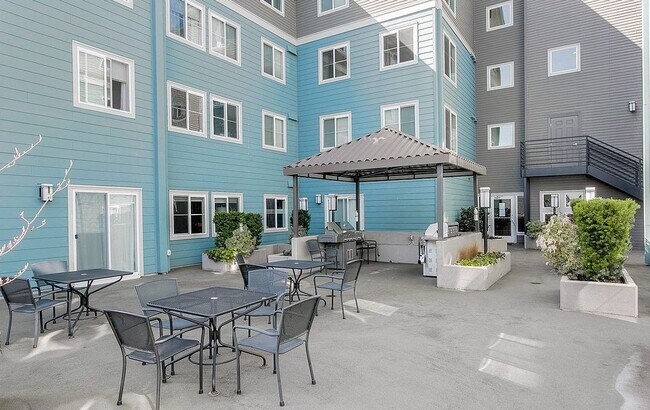 BBQ Area - 300 10th Ave