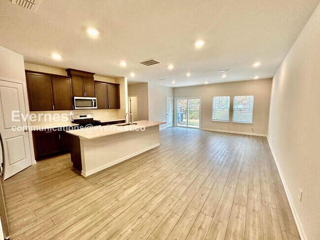 Foto del edificio - 322 Timberland Ave