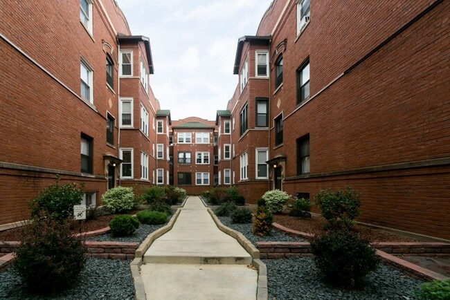 Building Photo - 4430 N Wolcott Ave